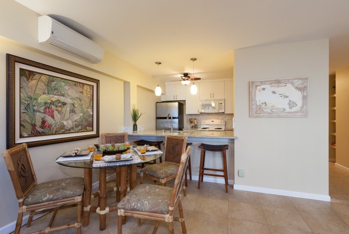 Condo in Kailua-Kona · ★4.45 · 2 bedrooms · 2 beds · 2 baths - Photo 2
