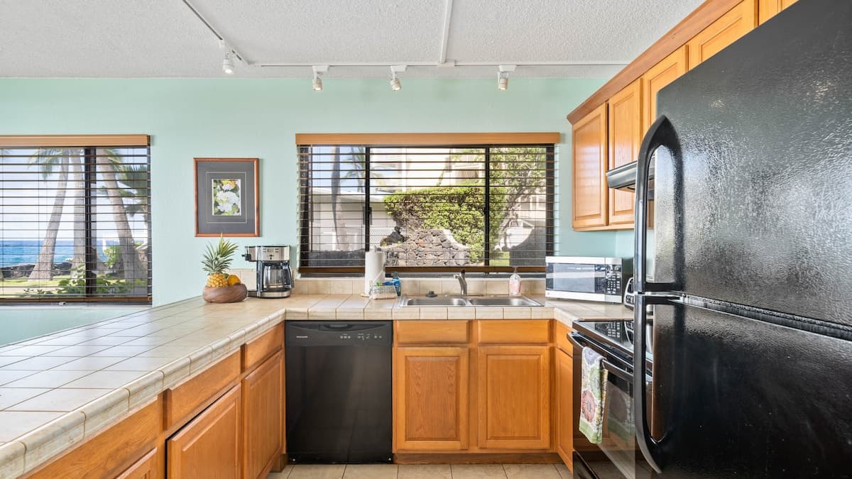 Condo in Kailua-Kona · ★4.8 · 2 bedrooms · 3 beds · 2 baths - Photo 5