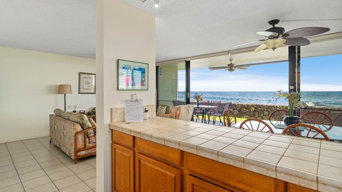 Condo in Kailua-Kona · ★4.8 · 2 bedrooms · 3 beds · 2 baths - Photo 3