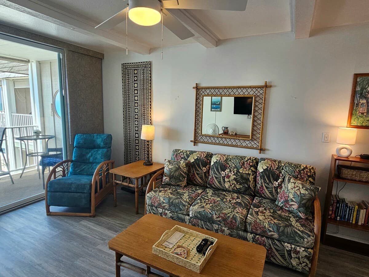 Condo in Kailua-Kona · ★4.67 · 1 bedroom · 2 beds · 1 bath - Photo 4