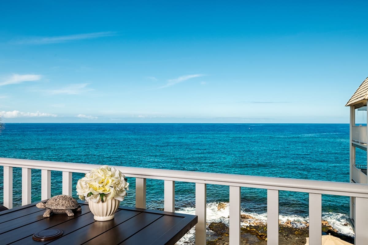 Condo in Kailua-Kona · ★4.67 · 1 bedroom · 2 beds · 1 bath - Photo 1
