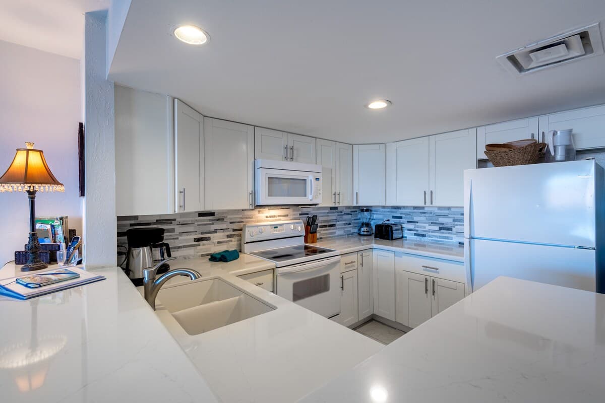 Condo in Kailua-Kona · ★4.77 · 2 bedrooms · 3 beds · 2 baths - Photo 2