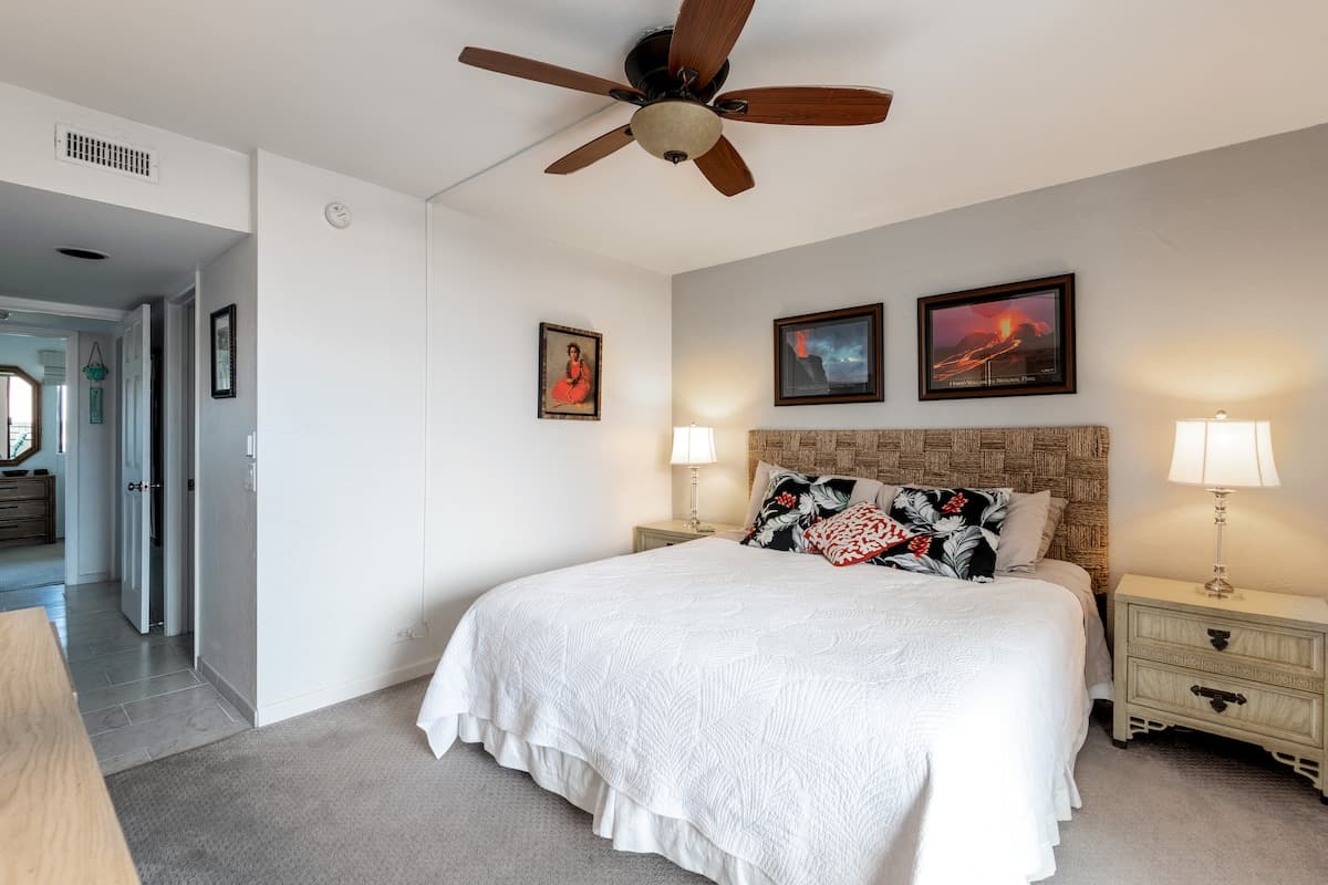 Condo in Kailua-Kona · ★4.77 · 2 bedrooms · 3 beds · 2 baths - Photo 5