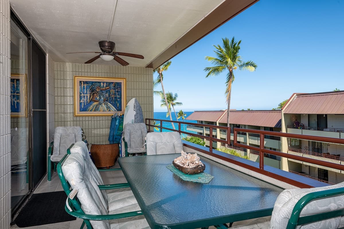 Condo in Kailua-Kona · ★4.77 · 2 bedrooms · 3 beds · 2 baths - Photo 1