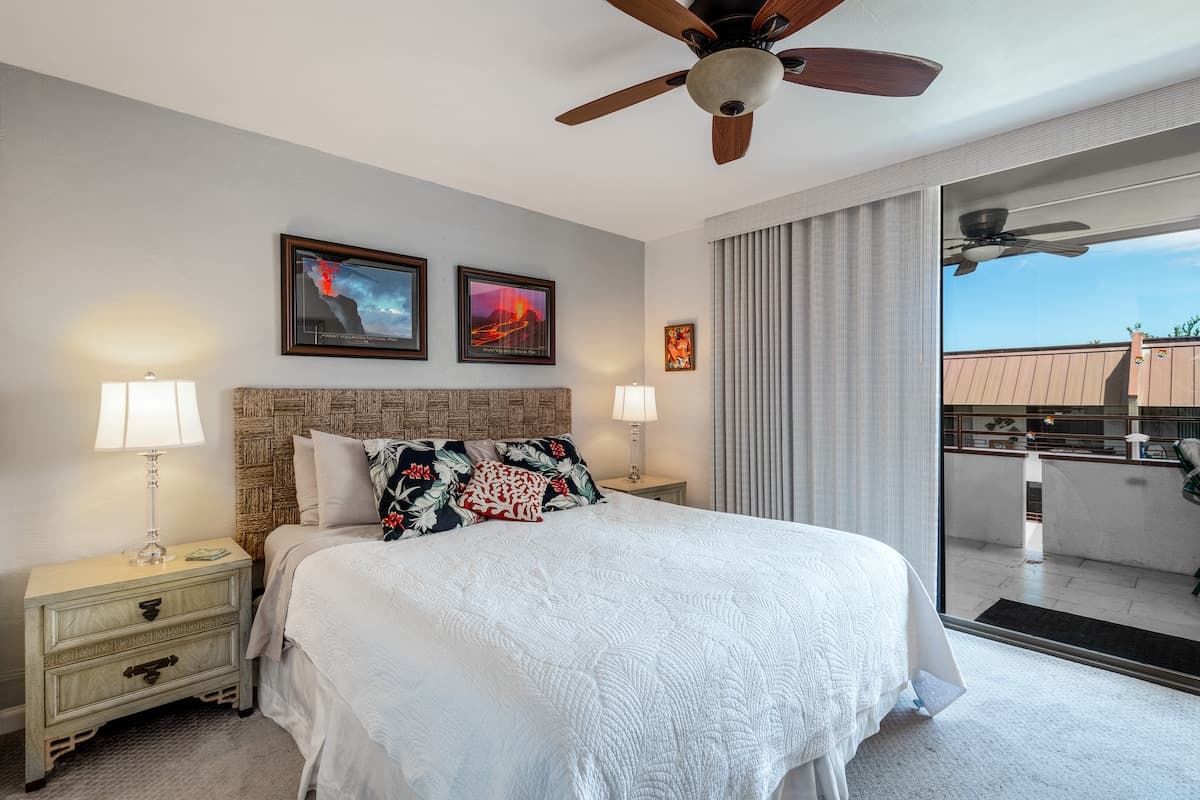 Condo in Kailua-Kona · ★4.77 · 2 bedrooms · 3 beds · 2 baths - Photo 4