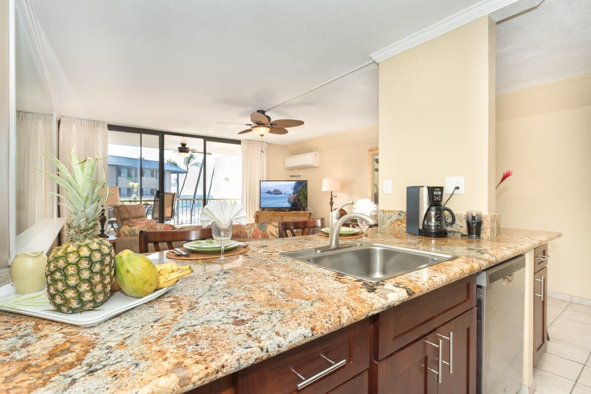 Condo in Kailua-Kona · ★4.77 · 1 bedroom · 2 beds · 1 bath - Photo 2