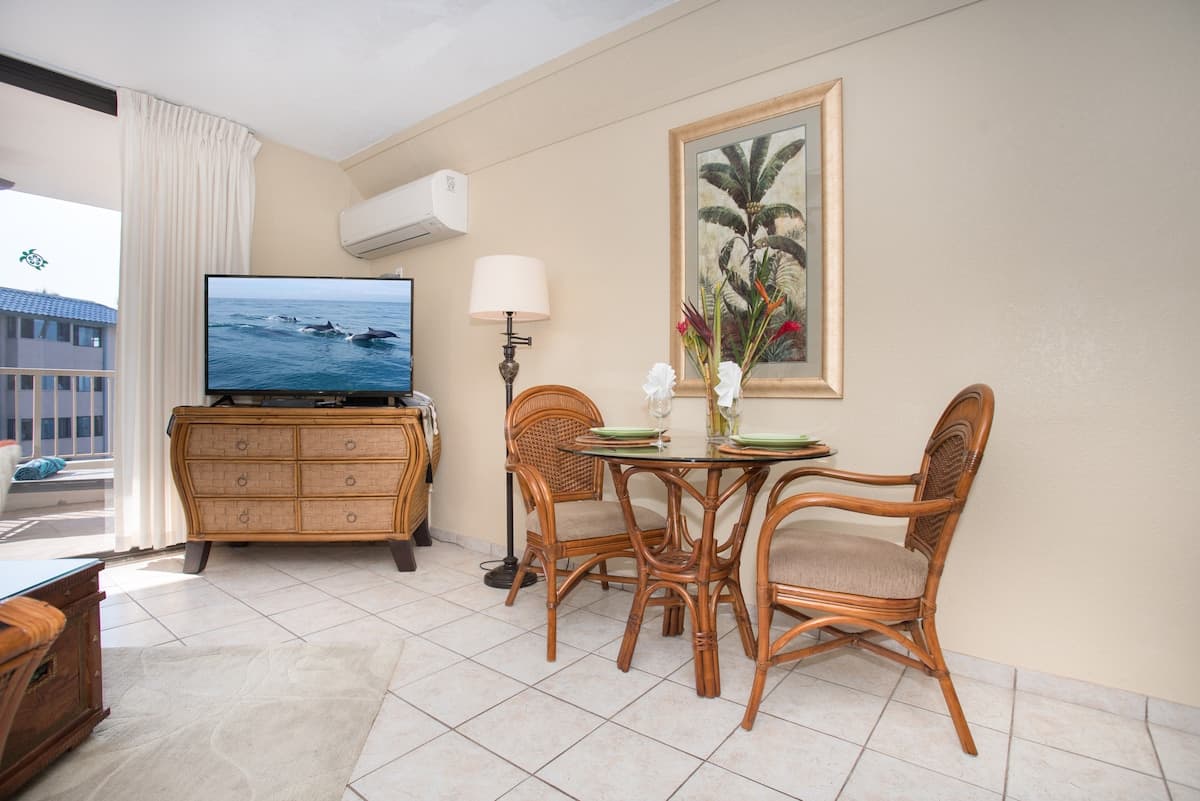 Condo in Kailua-Kona · ★4.77 · 1 bedroom · 2 beds · 1 bath - Photo 5