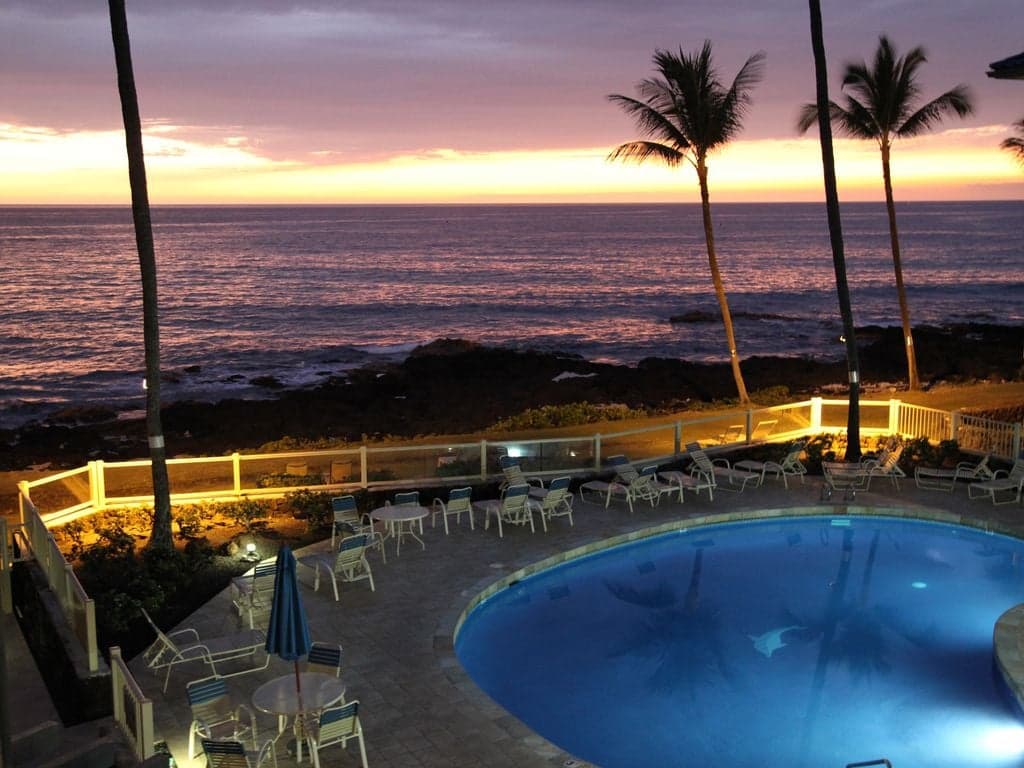 Condo in Kailua-Kona · ★4.74 · 1 bedroom · 2 beds · 1 bath - Photo 1