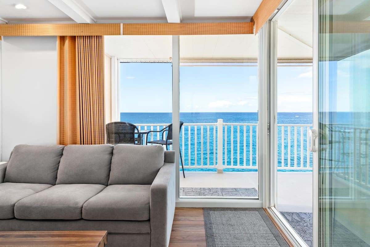 Condo in Kailua-Kona · ★4.52 · 1 bedroom · 2 beds · 1 bath - Photo 2