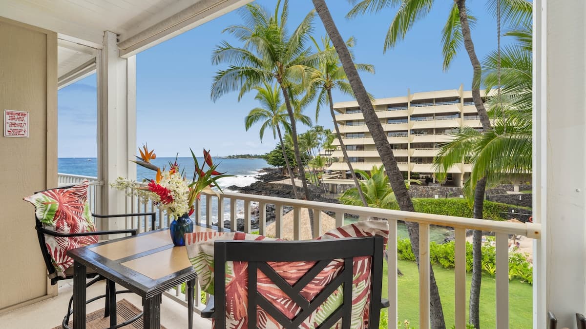 Condo in Kailua-Kona · ★4.57 · 1 bedroom · 2 beds · 1 bath - Photo 1