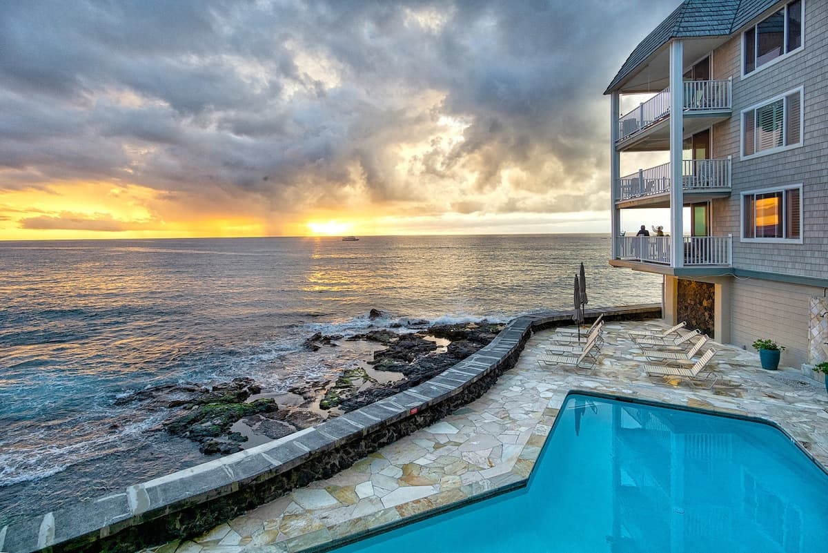 Condo in Kailua-Kona · ★4.76 · 1 bedroom · 2 beds · 1 bath - Photo 1