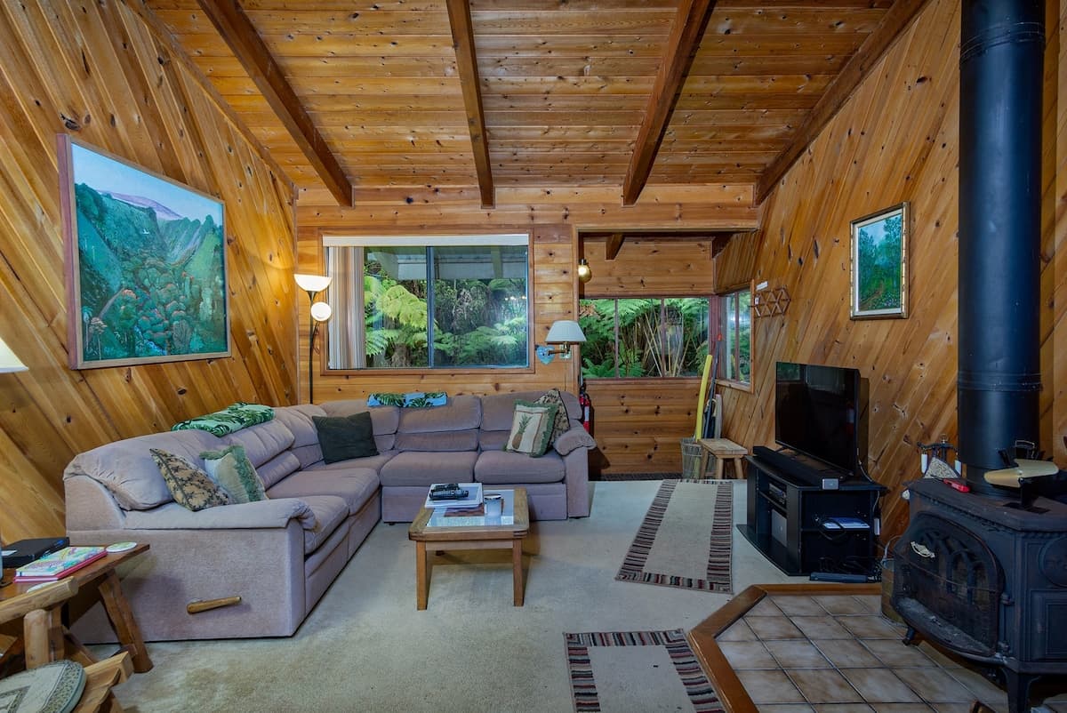 Home in Volcano · ★4.43 · 3 bedrooms · 5 beds · 2 private baths - Photo 1