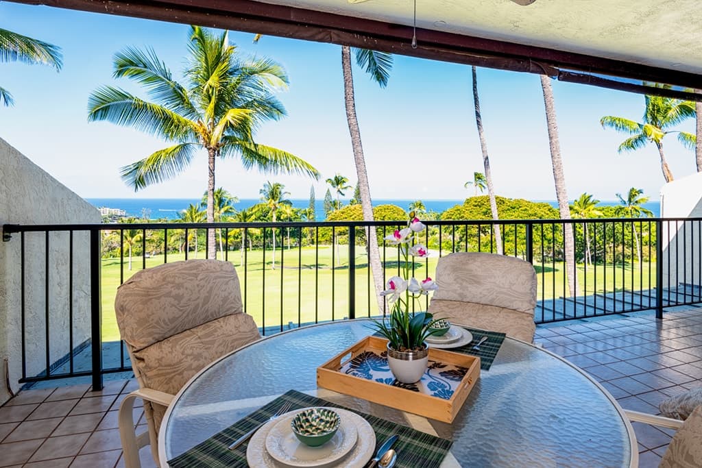 Condo in Kailua-Kona · ★4.79 · 3 bedrooms · 4 beds · 2 private baths - Photo 4