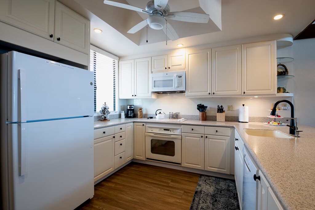 Condo in Kailua-Kona · ★4.79 · 3 bedrooms · 4 beds · 2 private baths - Photo 5