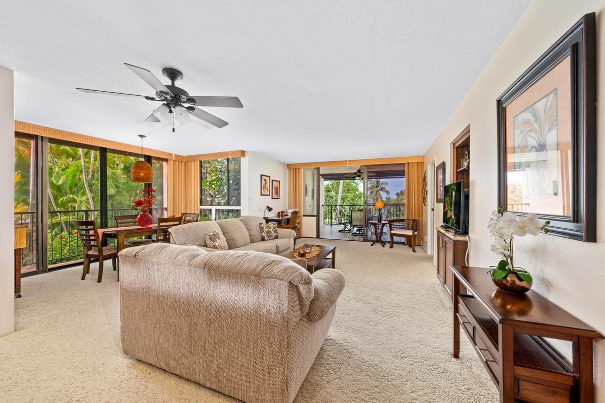 Condo in Kailua-Kona · ★4.7 · 2 bedrooms · 2 beds · 2 baths - Photo 4