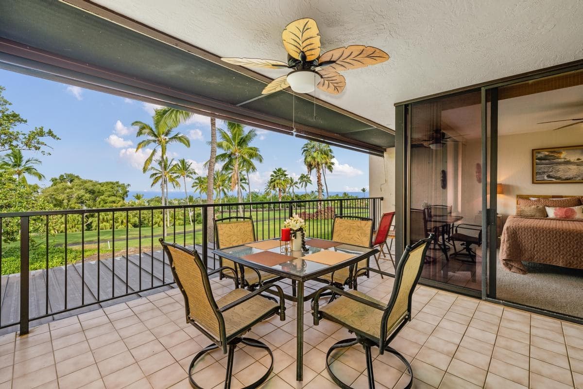 Condo in Kailua-Kona · ★4.7 · 2 bedrooms · 2 beds · 2 baths - Photo 3