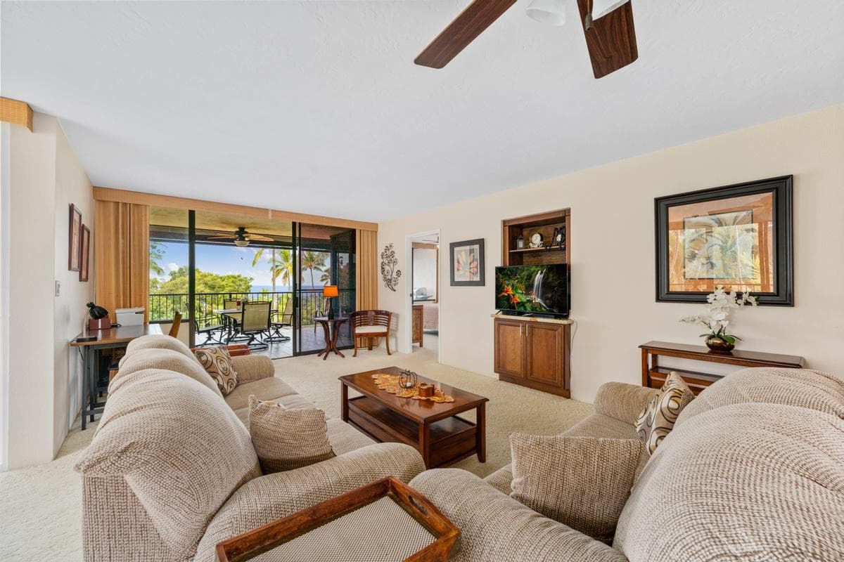 Condo in Kailua-Kona · ★4.7 · 2 bedrooms · 2 beds · 2 baths - Photo 5