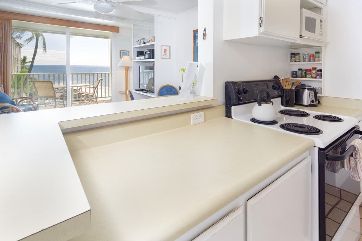 Condo in Kailua-Kona · ★4.47 · 1 bedroom · 2 beds · 1 bath - Photo 2