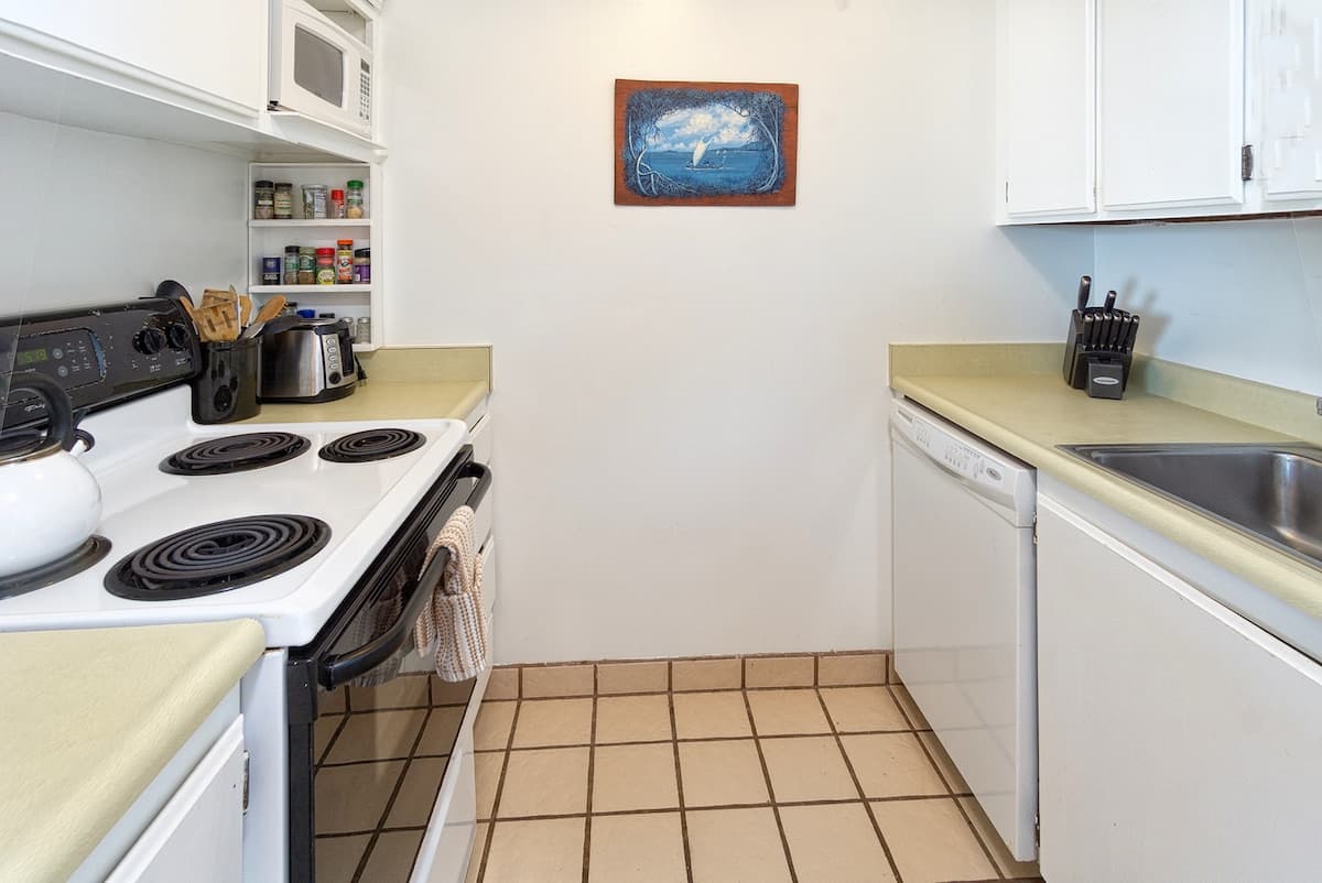 Condo in Kailua-Kona · ★4.47 · 1 bedroom · 2 beds · 1 bath - Photo 3