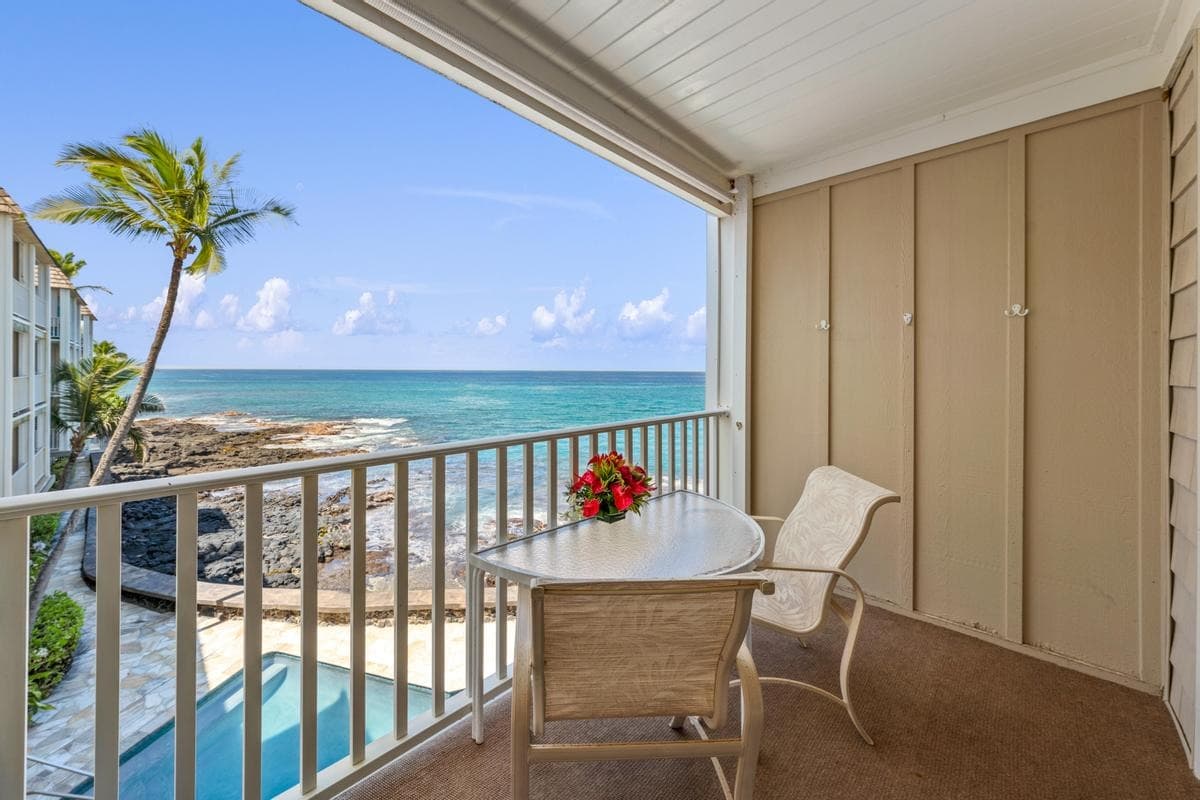 Condo in Kailua-Kona · ★4.47 · 1 bedroom · 2 beds · 1 bath - Photo 1