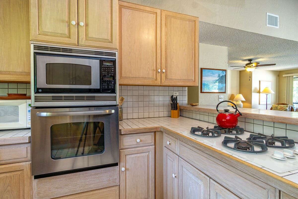 Home in Kailua-Kona · ★4.53 · 2 bedrooms · 2 beds · 2 baths - Photo 3