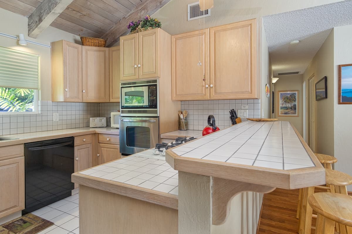Home in Kailua-Kona · ★4.53 · 2 bedrooms · 2 beds · 2 baths - Photo 2