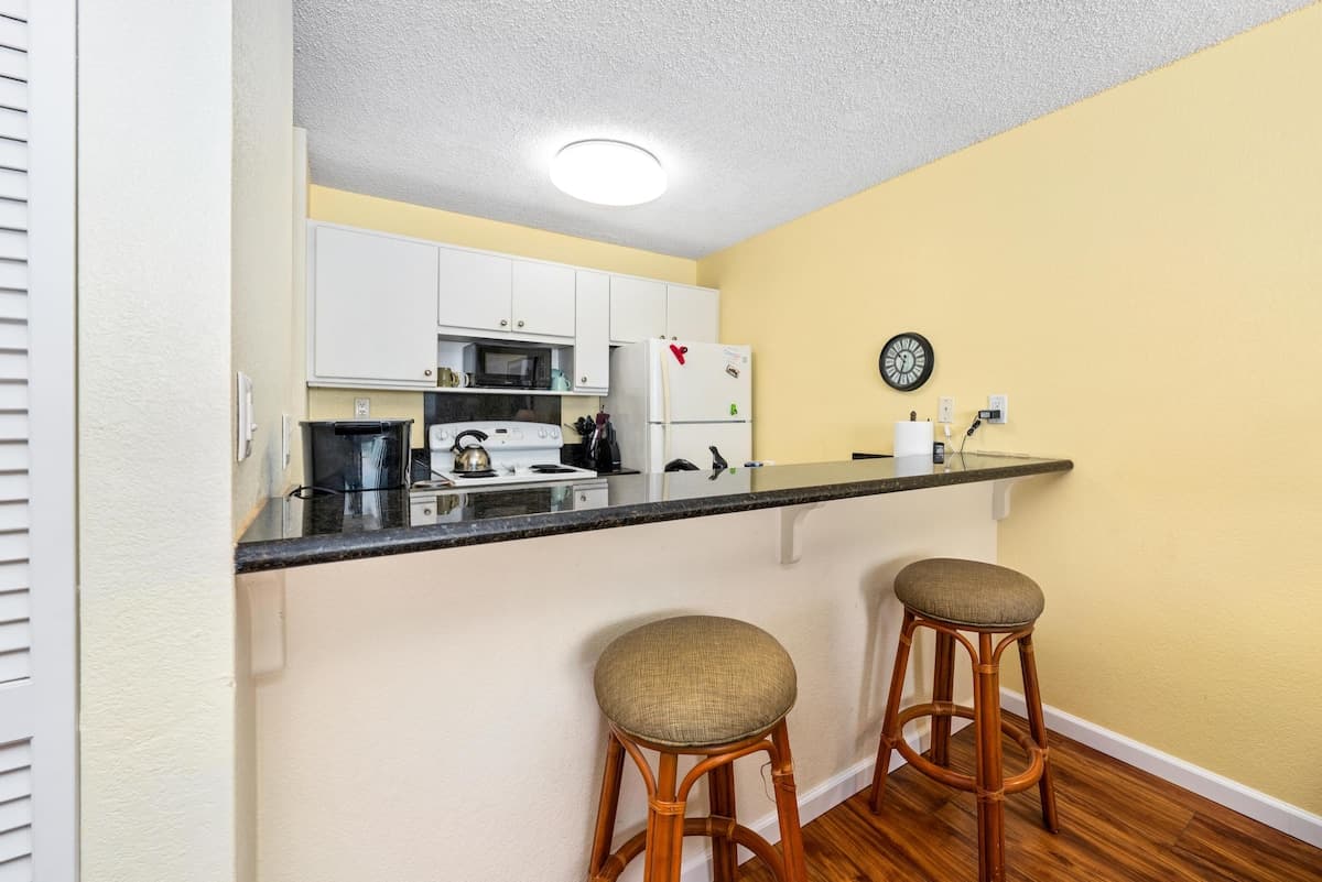 Condo in Kailua-Kona · ★4.68 · 1 bedroom · 2 beds · 1 bath - Photo 3