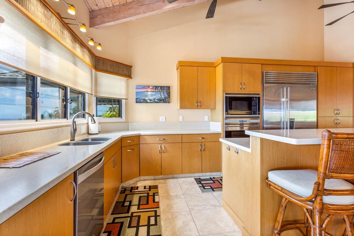 Home in Kailua-Kona · ★4.94 · 3 bedrooms · 3 beds · 3.5 baths - Photo 3