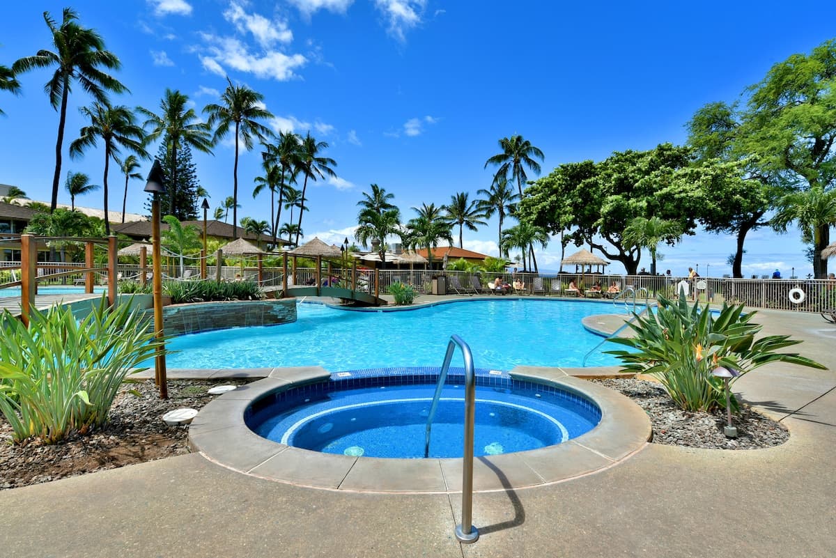 Condo in Lahaina · ★4.54 · Studio · 2 beds · 1 bath - Photo 1