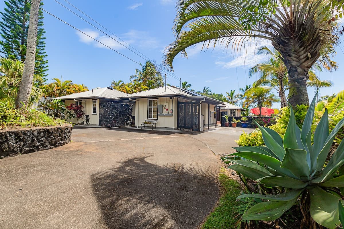 Home in Keaau · ★4.8 · 3 bedrooms · 4 beds · 3 baths - Photo 4