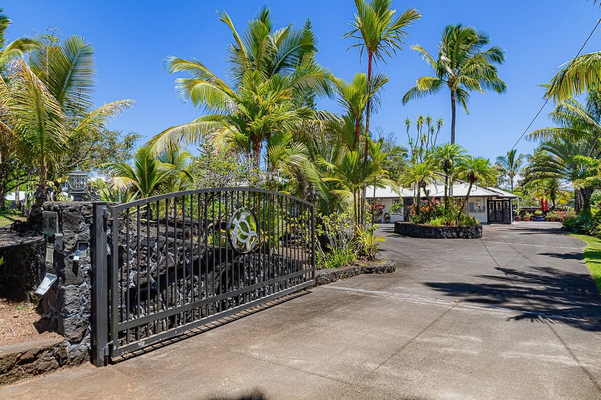 Home in Keaau · ★4.8 · 3 bedrooms · 4 beds · 3 baths - Photo 3