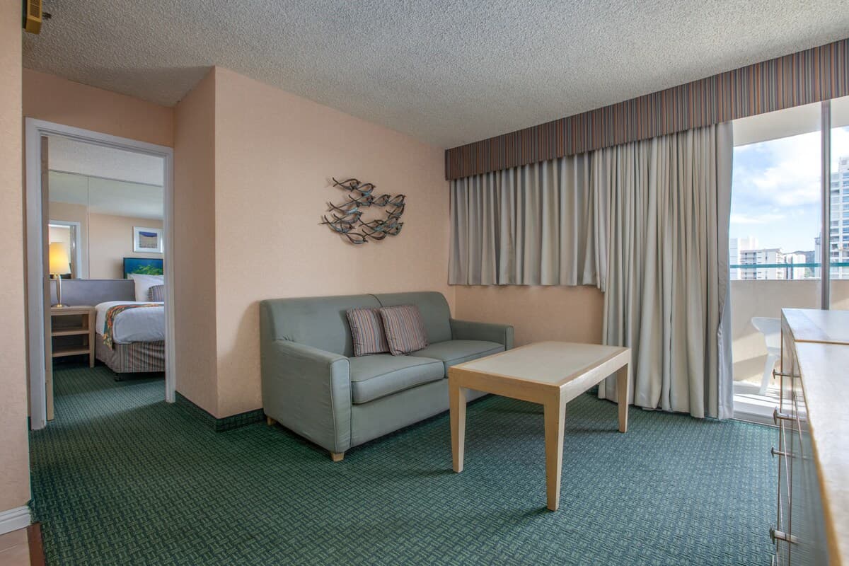 Condo in Honolulu · ★4.75 · 1 bedroom · 2 beds · 1 shared bath - Photo 3