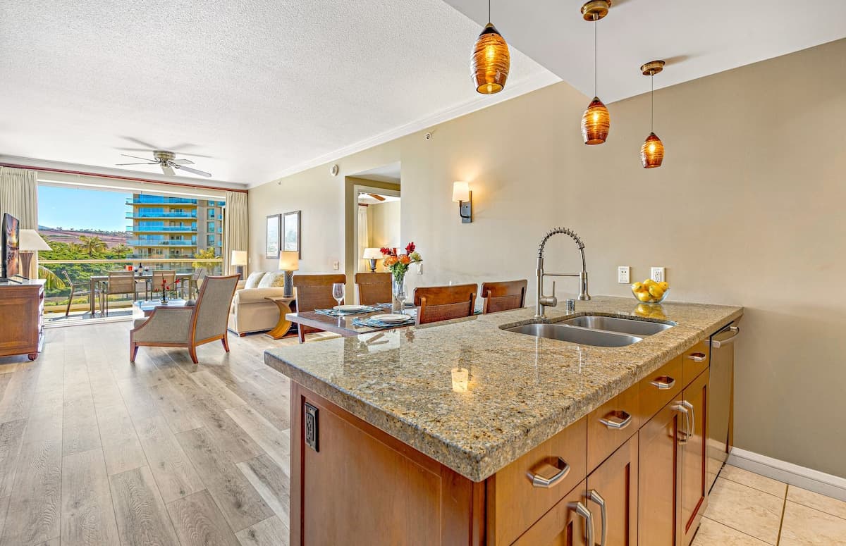 Condo in Lahaina · ★4.44 · 1 bedroom · 3 beds · 1 bath - Photo 5