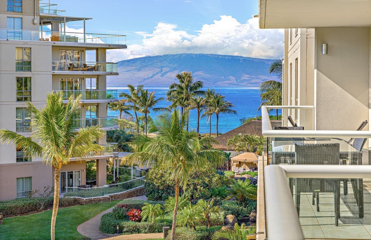 Condo in Lahaina · ★4.44 · 1 bedroom · 3 beds · 1 bath - Photo 2