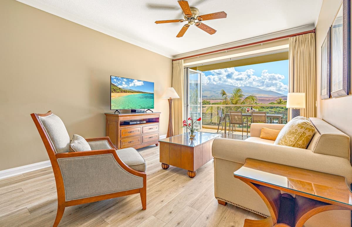 Condo in Lahaina · ★4.44 · 1 bedroom · 3 beds · 1 bath - Photo 3