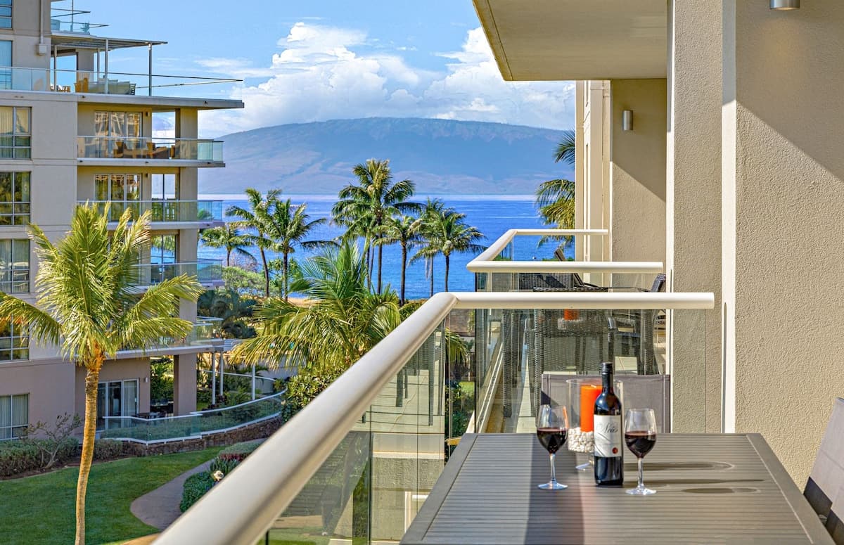 Condo in Lahaina · ★4.44 · 1 bedroom · 3 beds · 1 bath - Photo 1