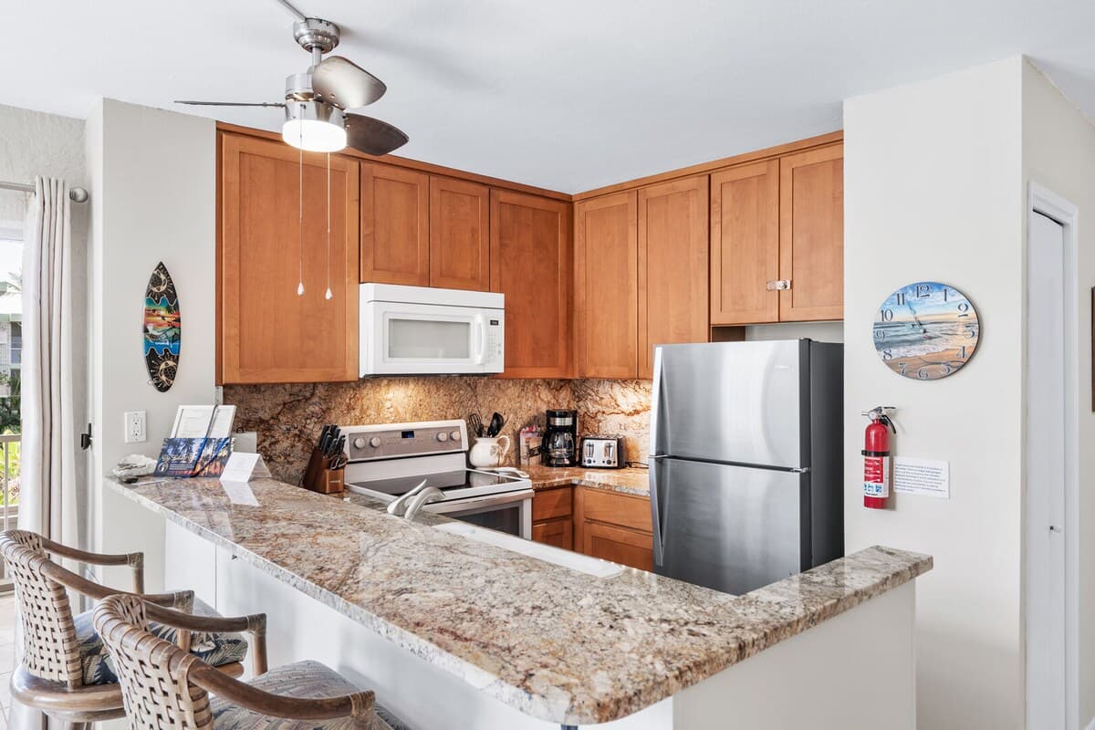 Condo in Kailua-Kona · ★4.85 · 1 bedroom · 2 beds · 1 private bath - Photo 3