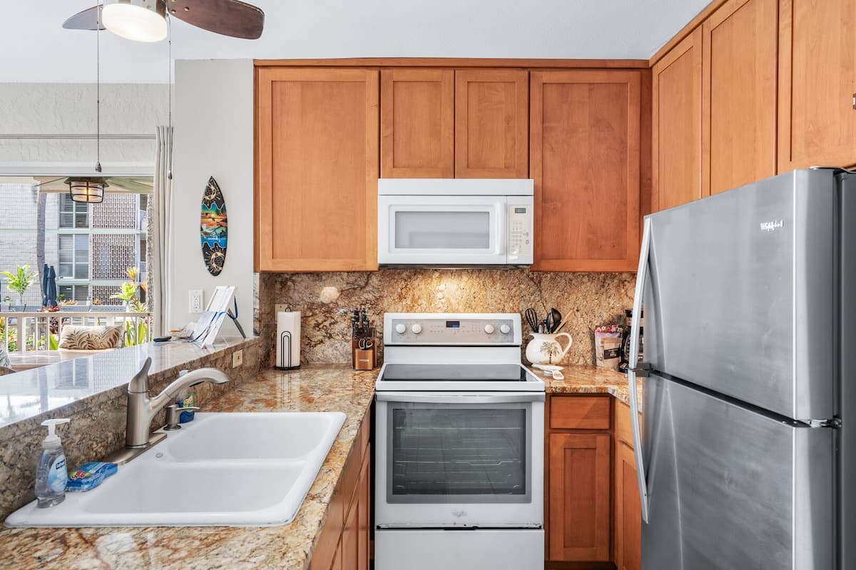 Condo in Kailua-Kona · ★4.85 · 1 bedroom · 2 beds · 1 private bath - Photo 4