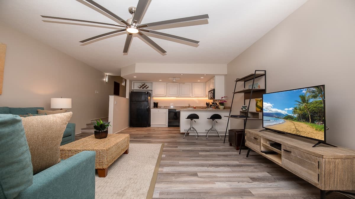 Condo in Lahaina · ★4.65 · 1 bedroom · 2 beds · 1 private bath - Photo 5