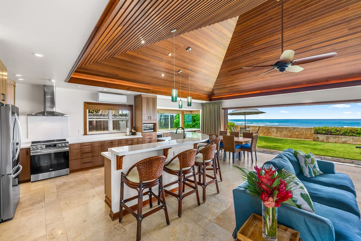 Home in Honolulu · ★4.89 · 3 bedrooms · 4 beds · 3.5 shared baths - Photo 3