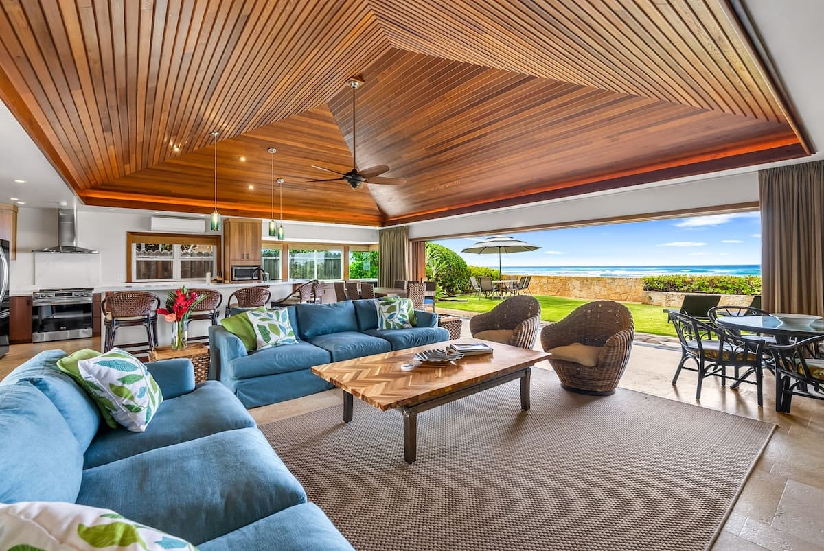 Home in Honolulu · ★4.89 · 3 bedrooms · 4 beds · 3.5 shared baths - Photo 2