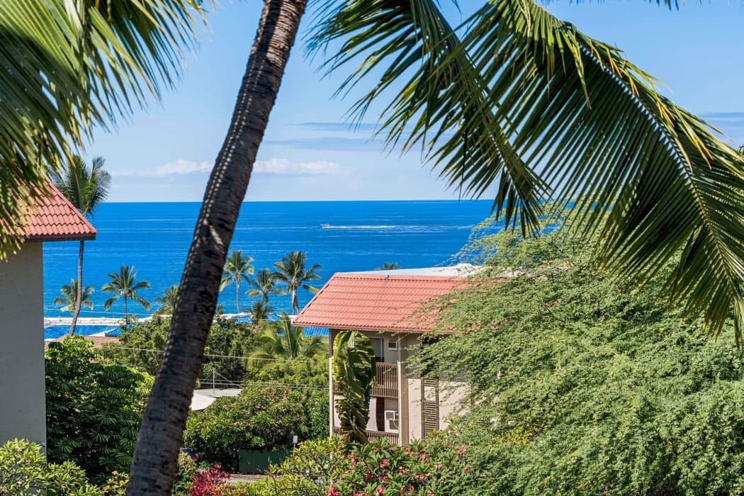 Condo in Kailua-Kona · ★5.0 · 2 bedrooms · 3 beds · 3 baths - Photo 2