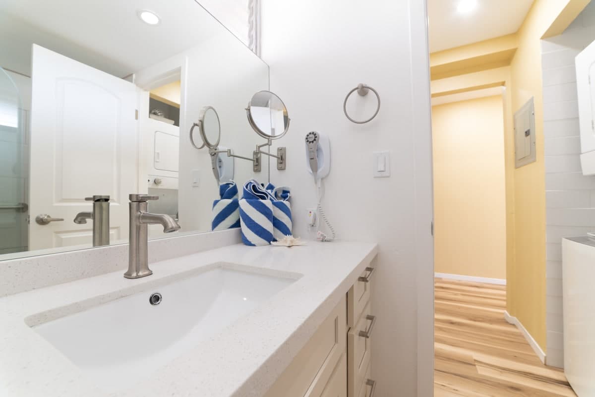 Condo in Lahaina · ★4.69 · 1 bedroom · 1 bed · 1 bath - Photo 5