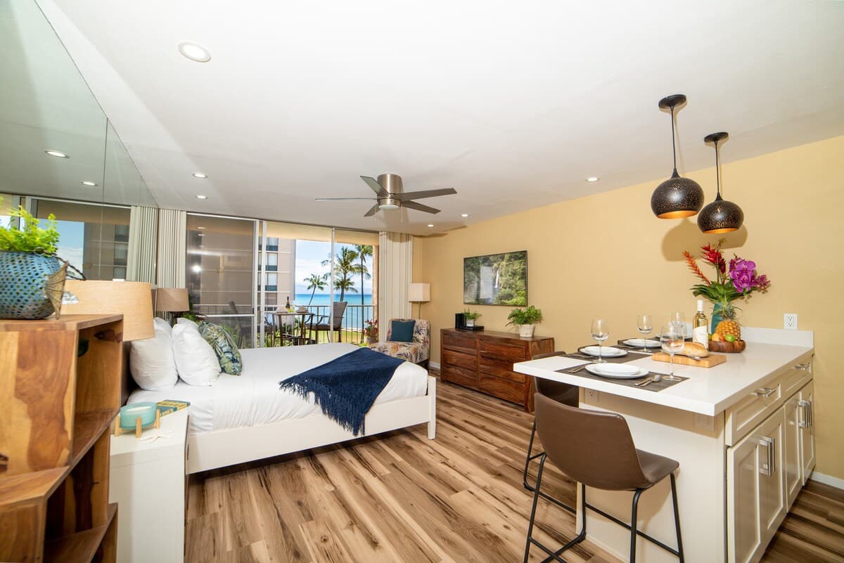 Condo in Lahaina · ★4.69 · 1 bedroom · 1 bed · 1 bath - Photo 2