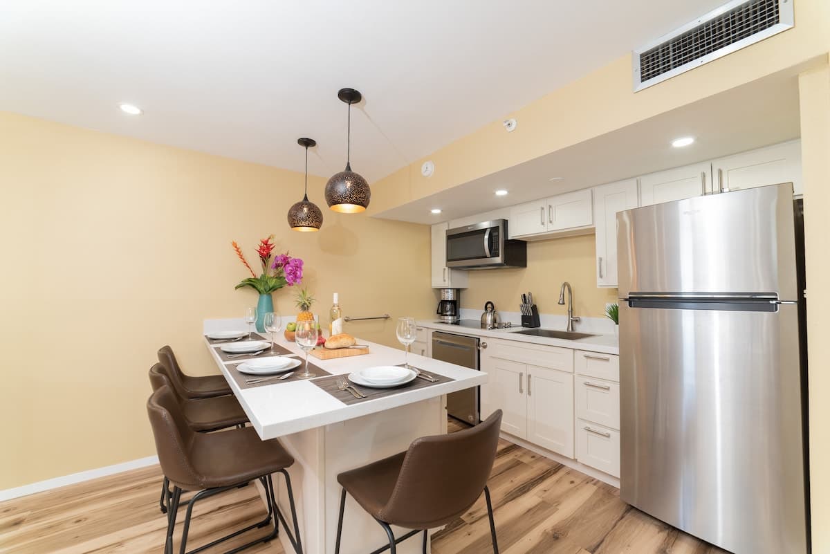 Condo in Lahaina · ★4.69 · 1 bedroom · 1 bed · 1 bath - Photo 3