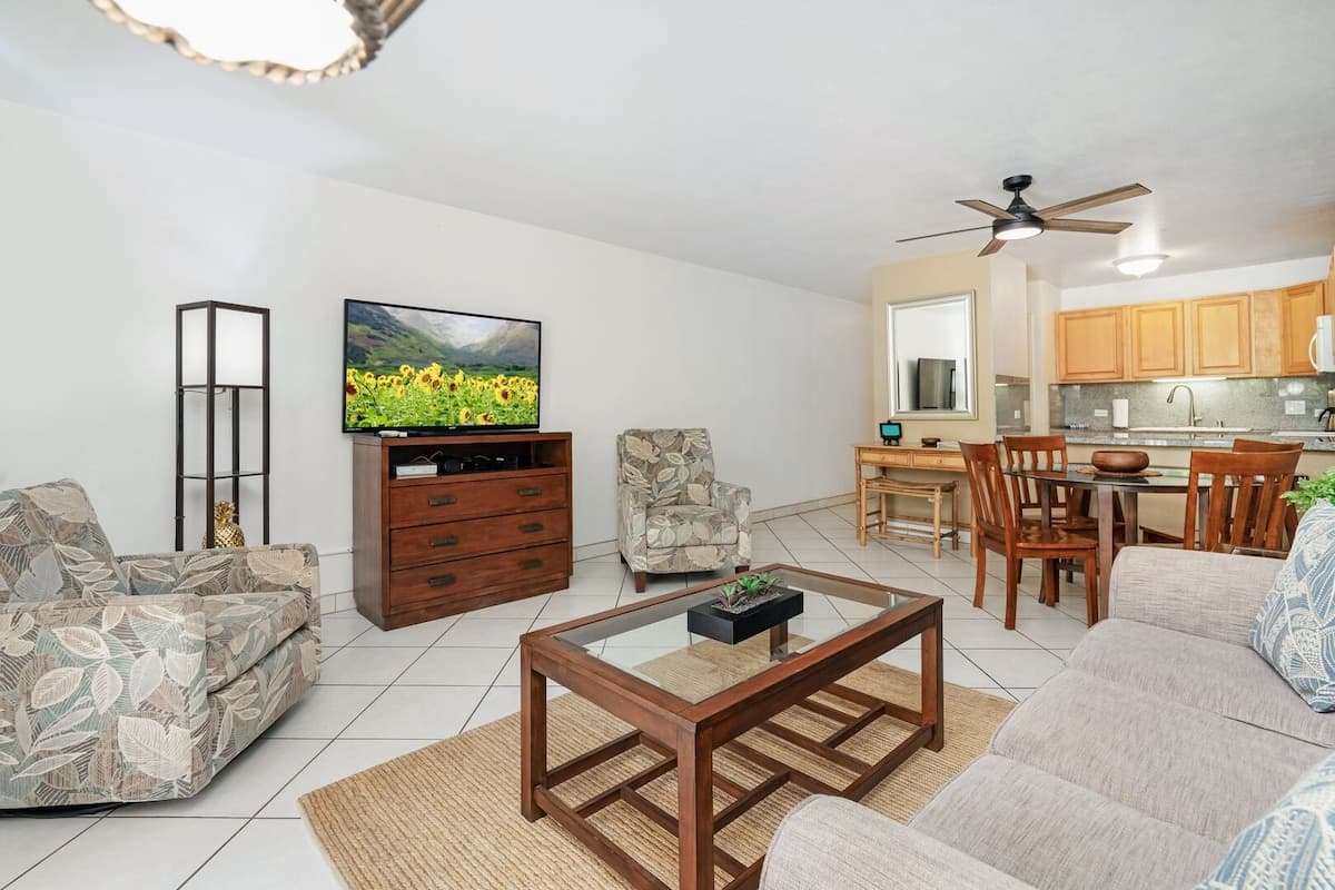 Condo in Kihei · ★4.5 · 1 bedroom · 2 beds · 2 baths - Photo 3