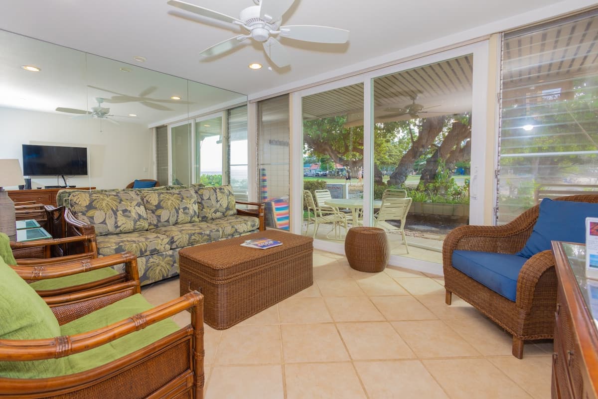 Condo in Lahaina · ★4.97 · 1 bedroom · 1 bed · 1 bath - Photo 3