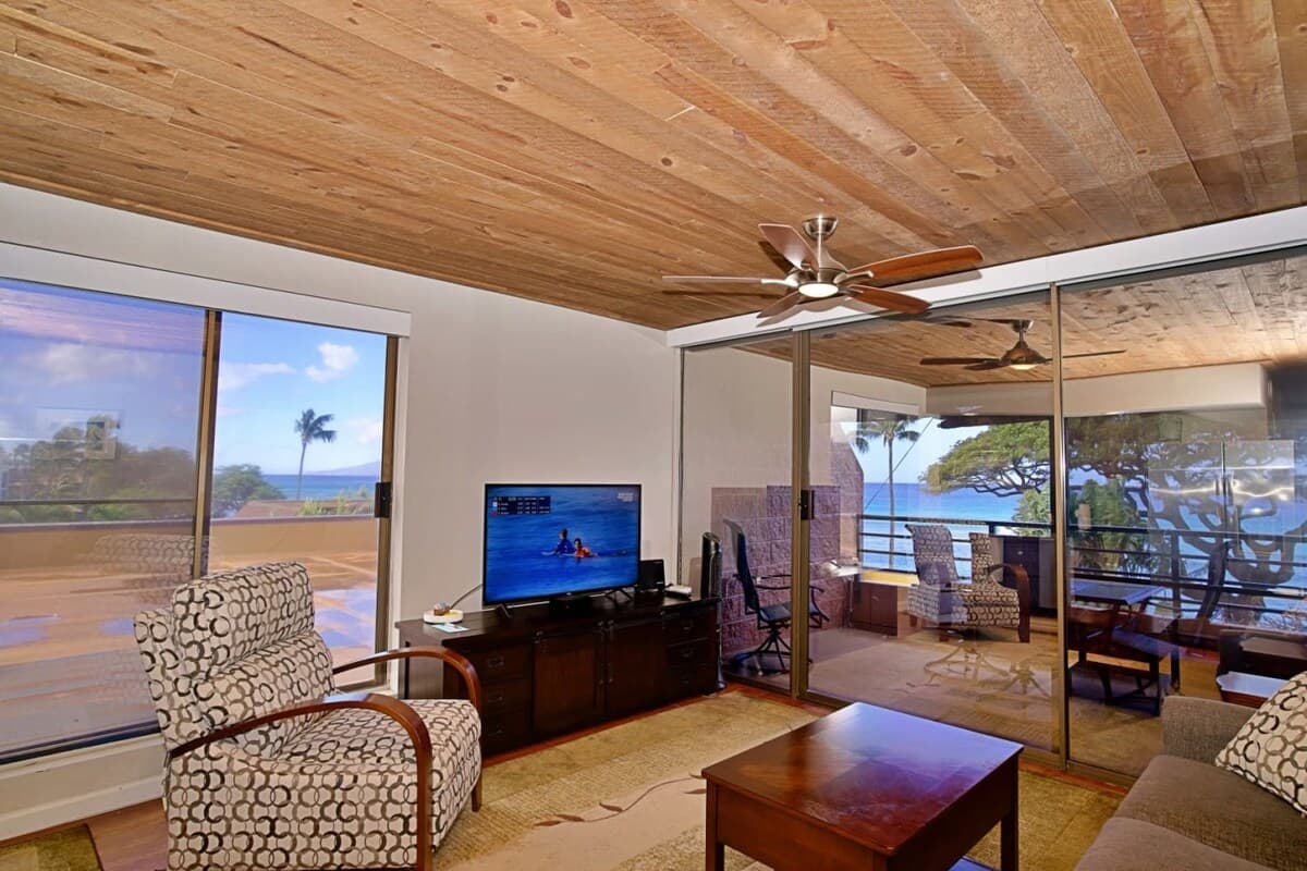 Condo in Lahaina · ★4.86 · 1 bedroom · 2 beds · 1 private bath - Photo 3