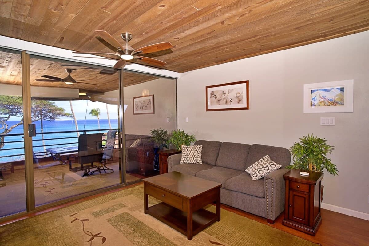 Condo in Lahaina · ★4.86 · 1 bedroom · 2 beds · 1 private bath - Photo 2