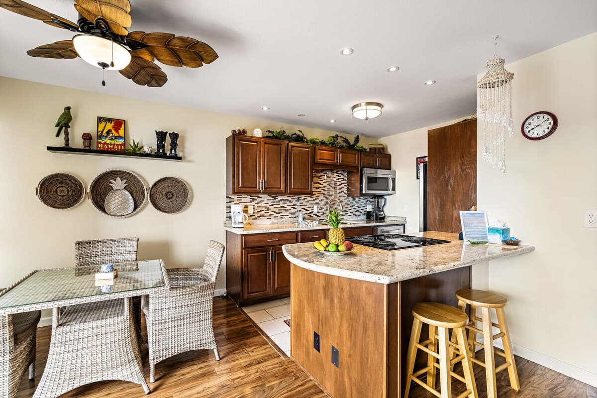 Condo in Kailua-Kona · ★4.8 · 2 bedrooms · 2 beds · 2 private baths - Photo 1
